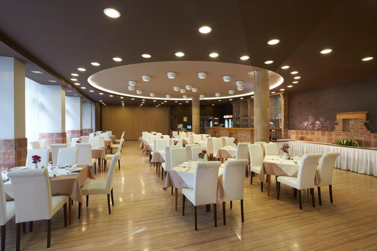 Laterum Economy Hotel Pécs Exterior foto