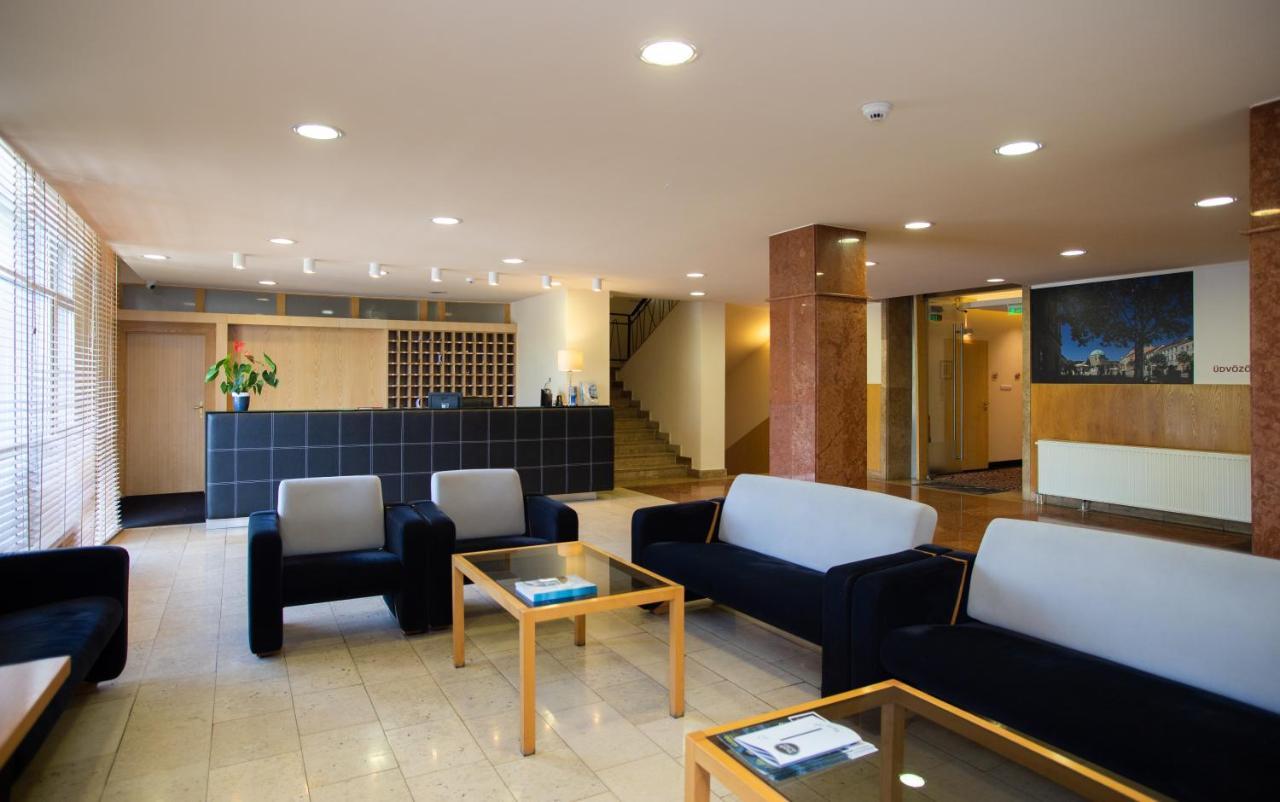 Laterum Economy Hotel Pécs Exterior foto